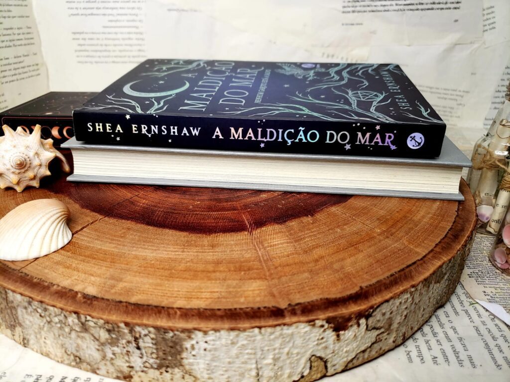 Lombada Do Livro A Maldição do Mar De Shea Ernshaw