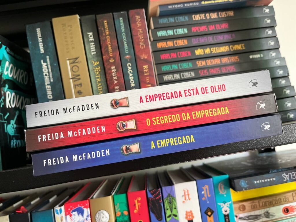 A EMPREGADA ESTÁ DE OLHO A EMPREGADA ESTÁ DE OLHO