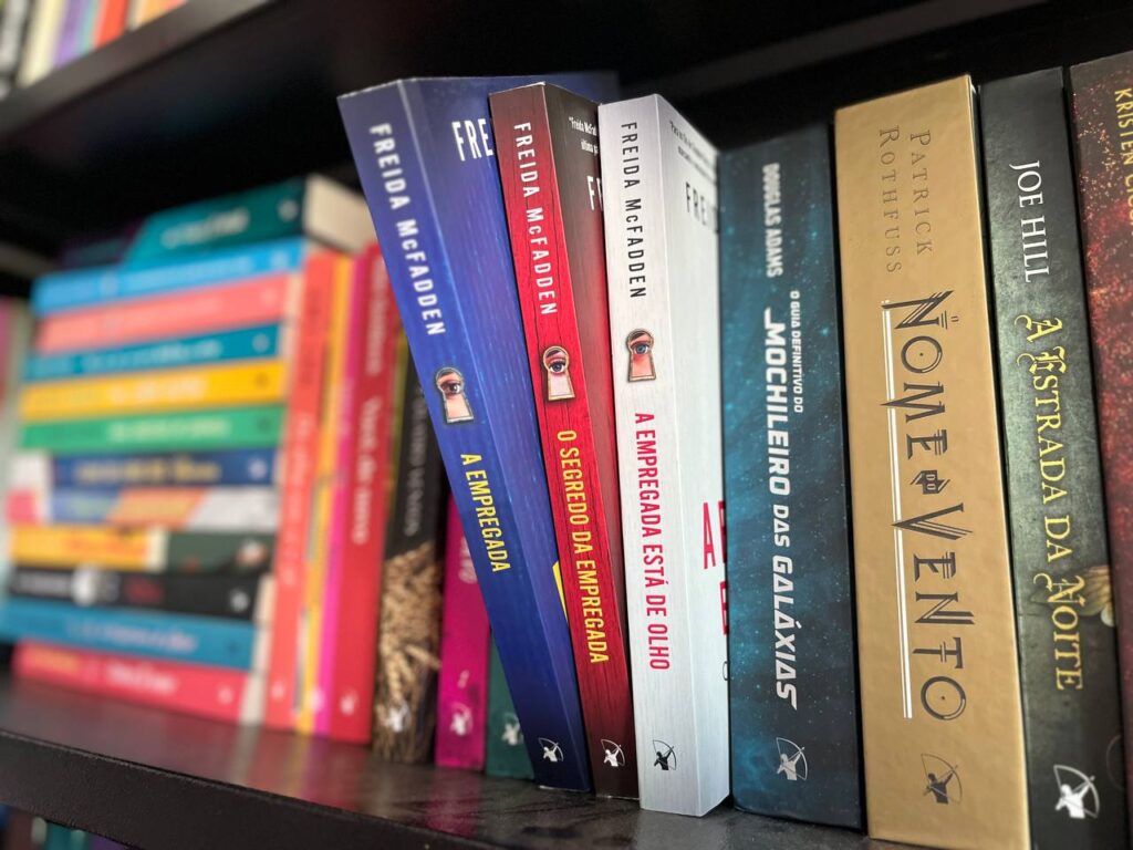 livro A EMPREGADA ESTÁ DE OLHO A EMPREGADA ESTÁ DE OLHO: MUDANÇA DE VIDA E PRIMEIROS CHOQUES
