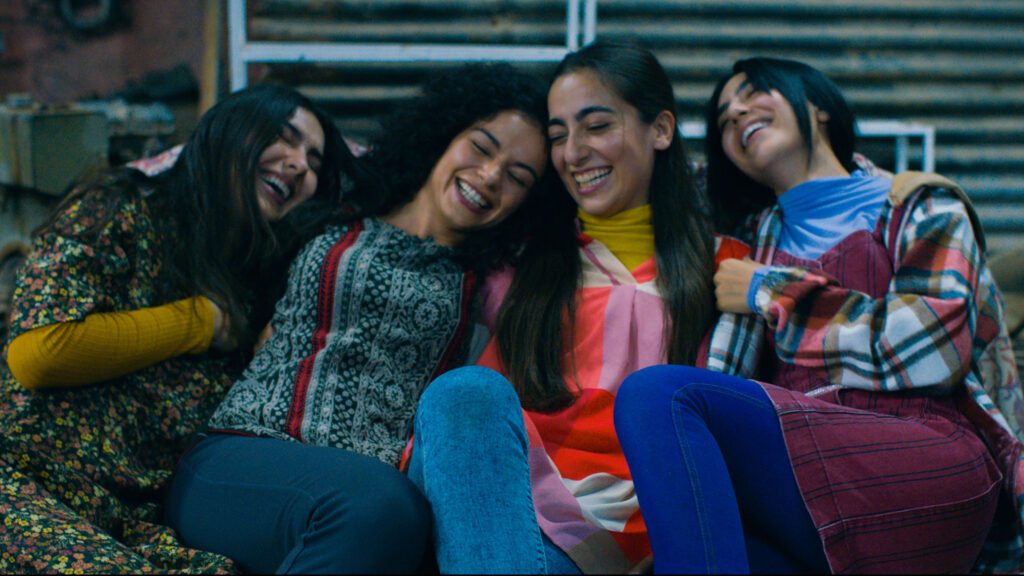QUEBRANDO REGRAS: UM DRAMA INSPIRADOR SOBRE MENINAS AFEGÃS | CRÍTICA QUEBRANDO REGRAS: UM DRAMA INSPIRADOR SOBRE MENINAS AFEGÃS | CRÍTICA
